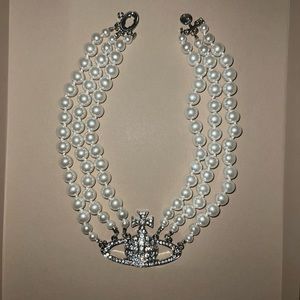 Vivienne Westwood pearl chocker